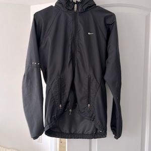 Black Nike wind breaker gently used